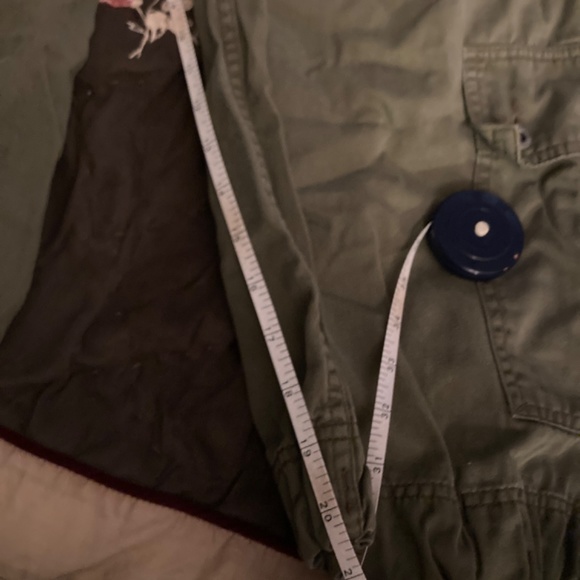 Levis army, green, cargo capris - Picture 7 of 8
